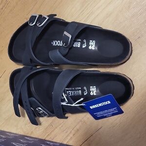 Brand New Birkenstock Size 39 Black Franca sandals